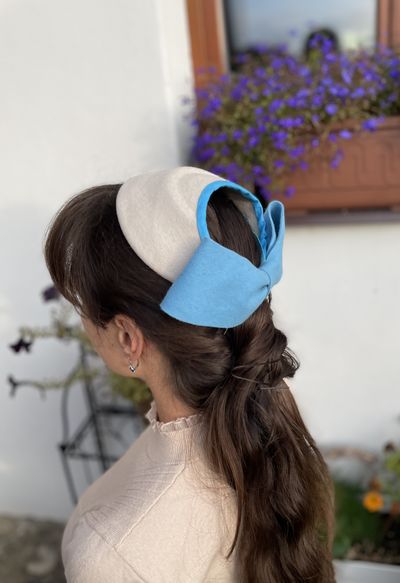 POLOKLOBOUK MARIE KRÉMOVO AZUROVÝ