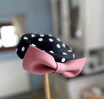 PUNTÍKATÝ MINI KLOBOUČEK TEREZA